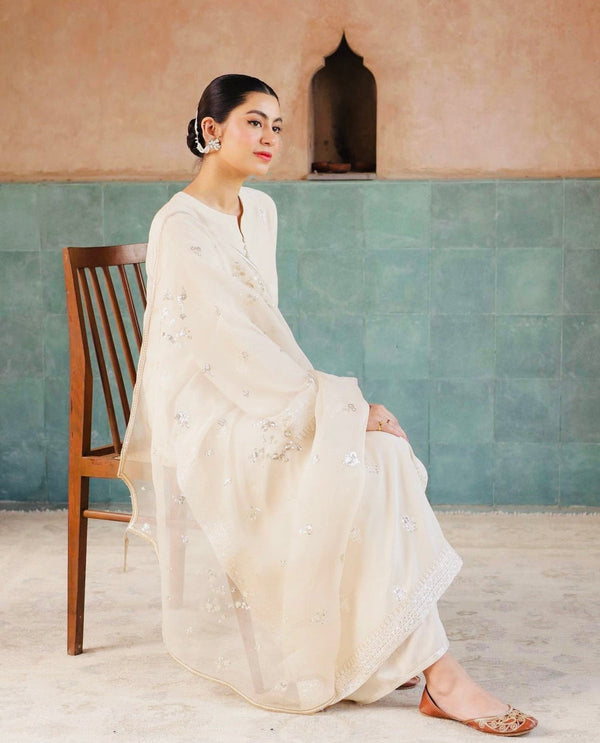 Pearl Essence Ensemble | 3-Piece Stitched Suit